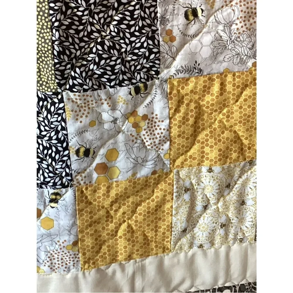 NWT. Hand Crafted Honey Bees Quilt